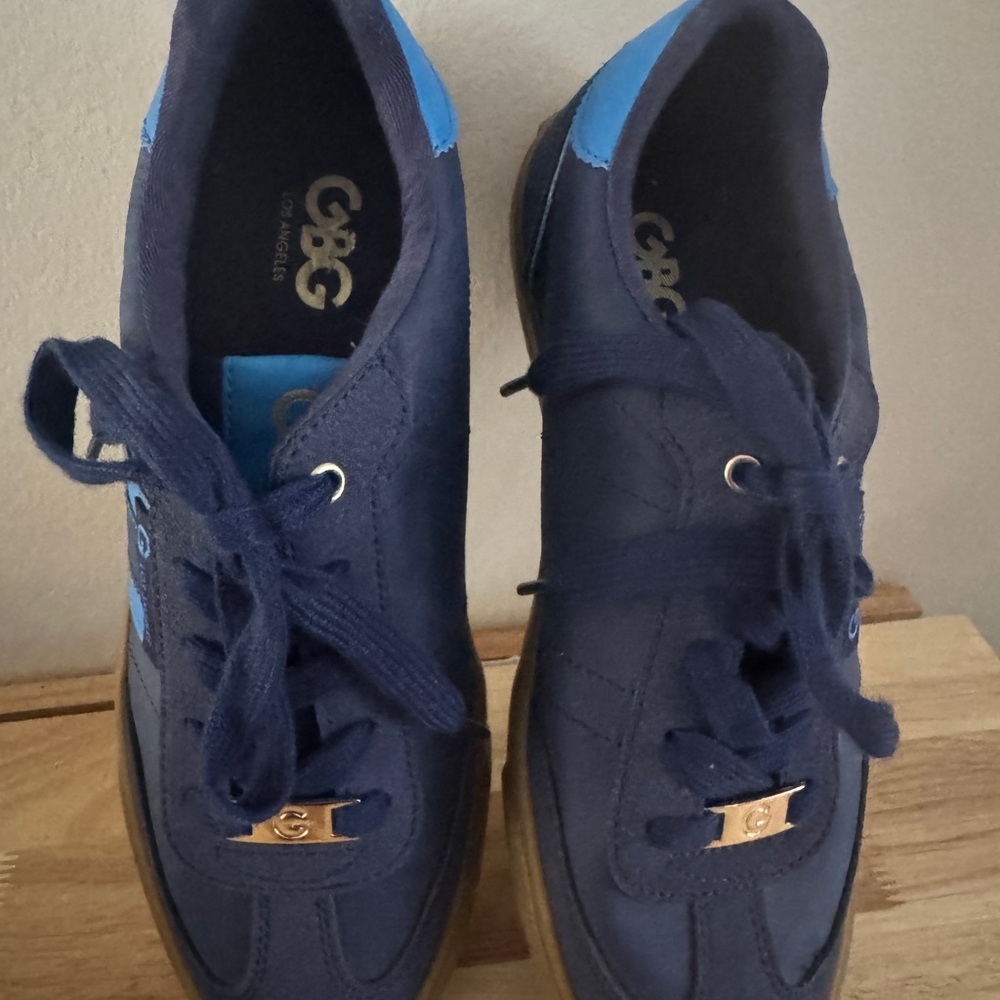 Guess Navy Blue Women's Athletic Sneakers with Light Blue Accents